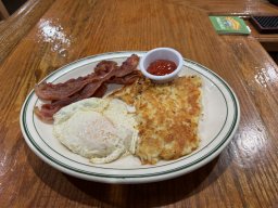 eggs with bacon and hash browns